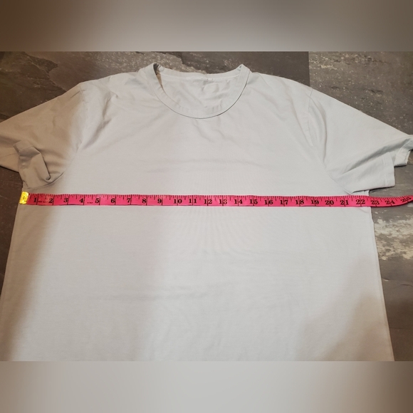 Bundle of 2 Lululemon soft short sleeves shirt. Orange. Very light grey. Men XL. - Picture 5 of 11